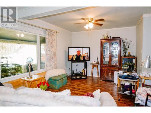 410 Young Street, Penticton, BC - Indoor Photo Showing Living Room