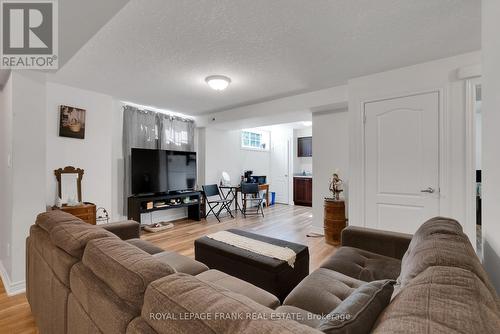 409 Perry Street, Whitby (Downtown Whitby), ON - Indoor Photo Showing Living Room