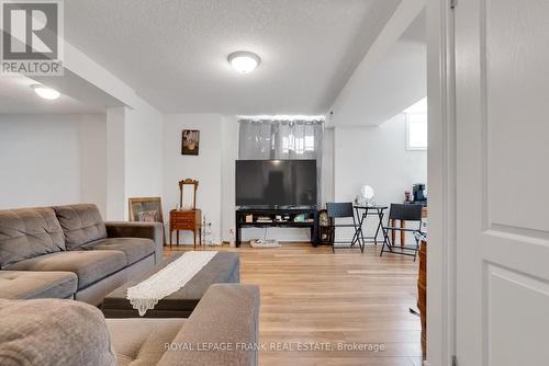 409 Perry Street, Whitby (Downtown Whitby), ON - Indoor Photo Showing Living Room