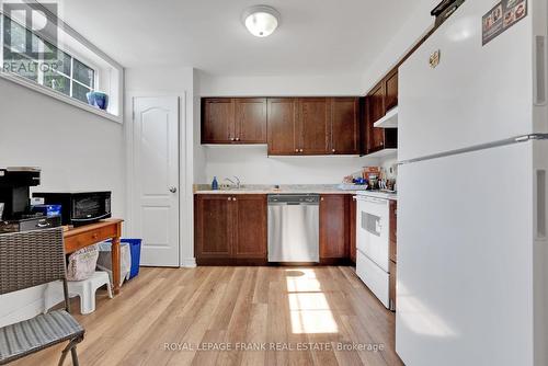 409 Perry Street, Whitby (Downtown Whitby), ON - Indoor Photo Showing Kitchen