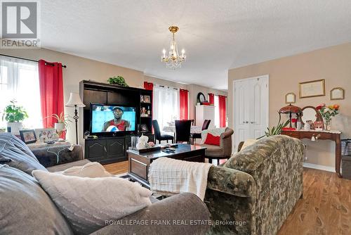 409 Perry Street, Whitby (Downtown Whitby), ON - Indoor Photo Showing Living Room