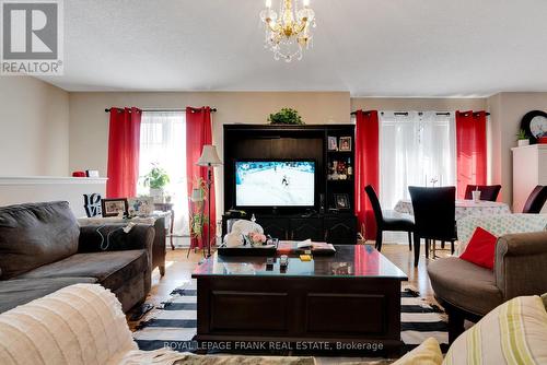 409 Perry Street, Whitby (Downtown Whitby), ON - Indoor Photo Showing Living Room