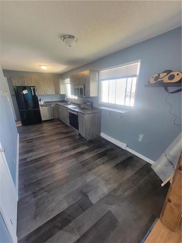 275 4Th Street Sw, Minnedosa, MB - Indoor Photo Showing Kitchen