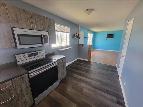 275 4Th Street Sw, Minnedosa, MB - Indoor Photo Showing Kitchen