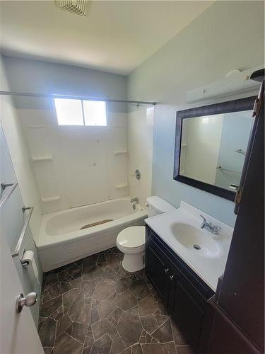 275 4Th Street Sw, Minnedosa, MB - Indoor Photo Showing Bathroom