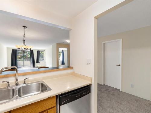 214-30 Cavan St, Nanaimo, BC - Indoor Photo Showing Kitchen With Double Sink