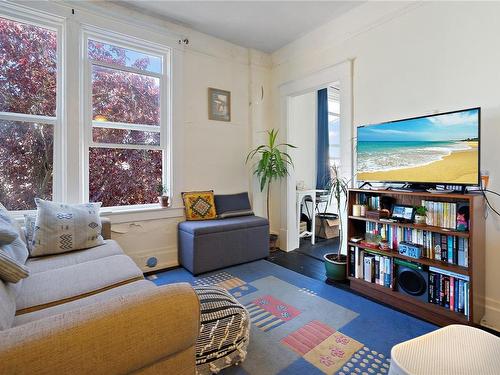 39-41 Ontario St, Victoria, BC - Indoor Photo Showing Living Room