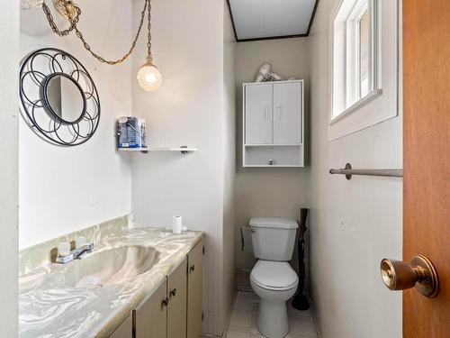 4060 Hills Frontage Rd, Cache Creek, BC - Indoor Photo Showing Bathroom