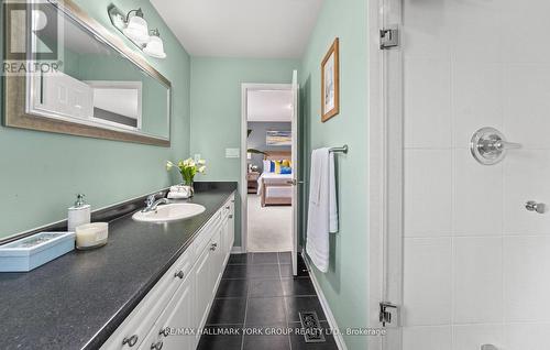 64 Ferris Lane, New Tecumseth, ON - Indoor Photo Showing Bathroom