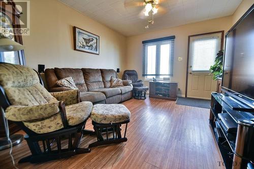 298 Elm St N, Timmins, ON - Indoor Photo Showing Living Room