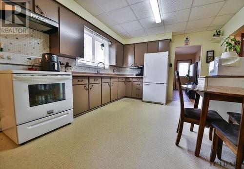 298 Elm St N, Timmins, ON - Indoor Photo Showing Kitchen