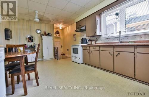 298 Elm St N, Timmins, ON - Indoor Photo Showing Kitchen With Double Sink