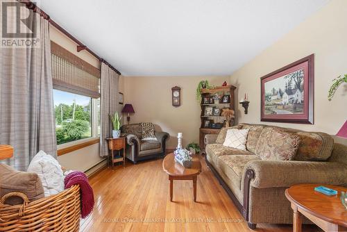 30 Grant Drive, Kawartha Lakes (Oakwood), ON - Indoor Photo Showing Living Room