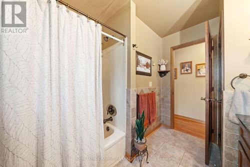 30 Grant Drive, Kawartha Lakes (Oakwood), ON - Indoor Photo Showing Bathroom