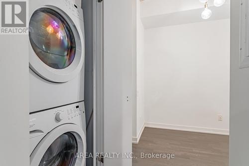 610 - 560 King Street W, Toronto (Waterfront Communities), ON - Indoor Photo Showing Laundry Room