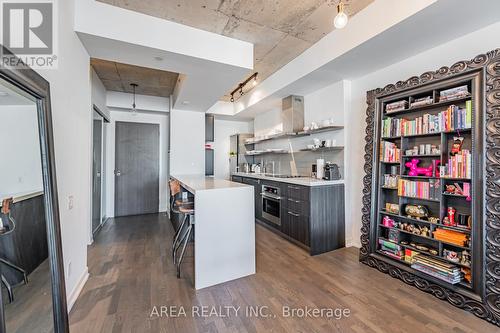 610 - 560 King Street W, Toronto (Waterfront Communities), ON - Indoor Photo Showing Kitchen