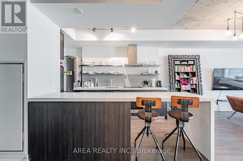 610 - 560 King Street W, Toronto (Waterfront Communities), ON - Indoor Photo Showing Kitchen