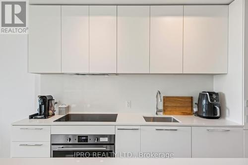 401 - 200 Sudbury Street, Toronto, ON - Indoor Photo Showing Kitchen