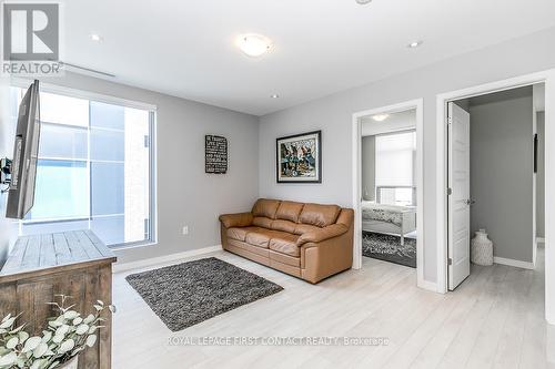 3645 Ferretti Court, Innisfil, ON - Indoor Photo Showing Living Room