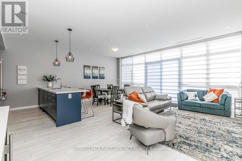 3645 Ferretti Court, Innisfil, ON - Indoor Photo Showing Living Room