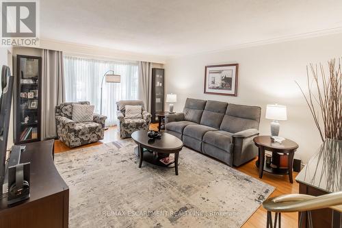 25 Muir Avenue, Hamilton (Berrisfield), ON - Indoor Photo Showing Living Room