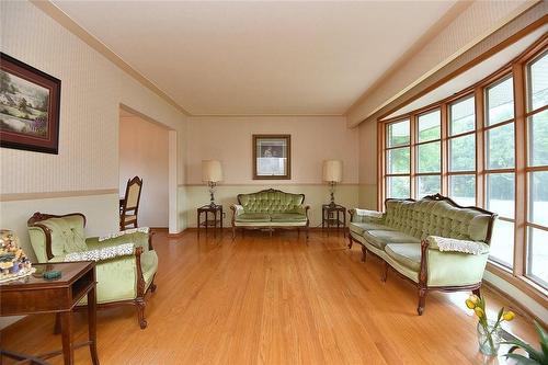 1036 Gallagher Road, Burlington, ON - Indoor Photo Showing Living Room