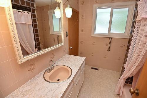 1036 Gallagher Road, Burlington, ON - Indoor Photo Showing Bathroom