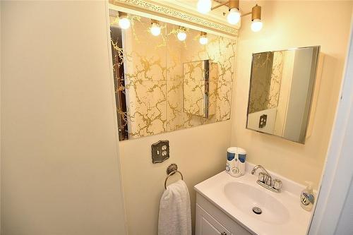 1036 Gallagher Road, Burlington, ON - Indoor Photo Showing Bathroom