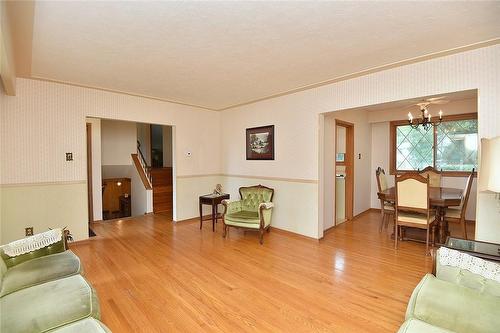 1036 Gallagher Road, Burlington, ON - Indoor Photo Showing Living Room