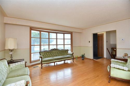 1036 Gallagher Road, Burlington, ON - Indoor Photo Showing Living Room