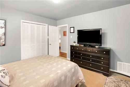 1954 Grayson Avenue, Fort Erie, ON - Indoor Photo Showing Bedroom