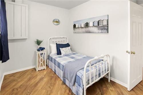 1954 Grayson Avenue, Fort Erie, ON - Indoor Photo Showing Bedroom