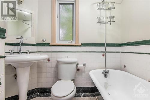 184 Dufferin Road, Ottawa, ON - Indoor Photo Showing Bathroom