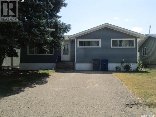 504 4Th Avenue E, Assiniboia, SK - Outdoor