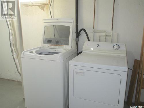 504 4Th Avenue E, Assiniboia, SK - Indoor Photo Showing Laundry Room