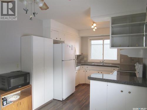 504 4Th Avenue E, Assiniboia, SK - Indoor Photo Showing Kitchen With Double Sink