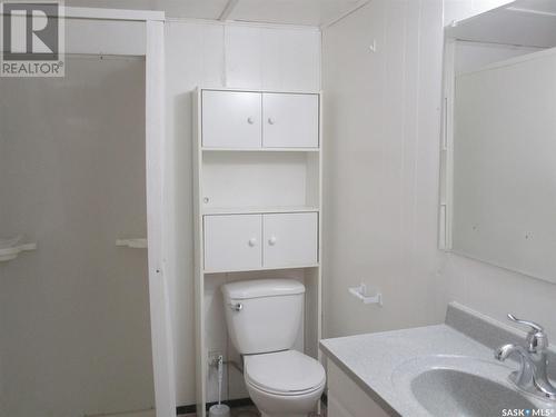 504 4Th Avenue E, Assiniboia, SK - Indoor Photo Showing Bathroom