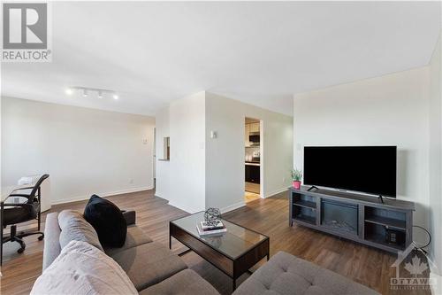 Living space - 222 Guigues Avenue Unit#401, Ottawa, ON - Indoor Photo Showing Living Room