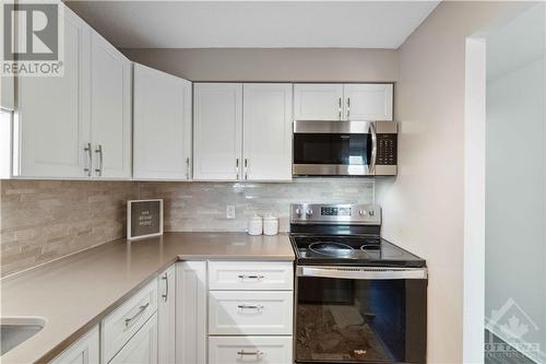 Kitchen w SS appliances - 222 Guigues Avenue Unit#401, Ottawa, ON - Indoor Photo Showing Kitchen