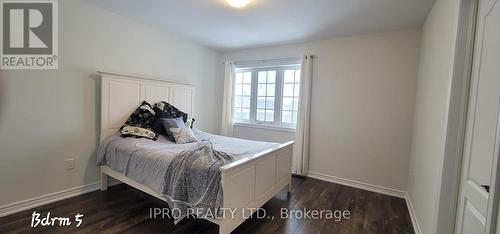 181 Trail Boulevard, Springwater (Centre Vespra), ON - Indoor Photo Showing Bedroom