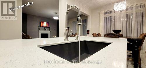 181 Trail Boulevard, Springwater (Centre Vespra), ON - Indoor Photo Showing Kitchen With Double Sink