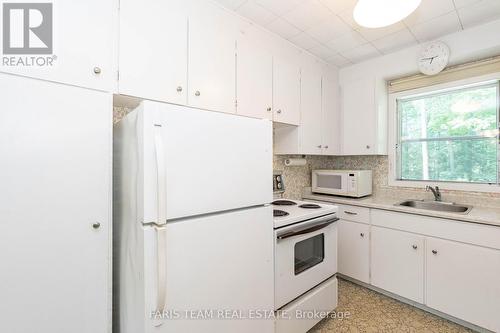 21 De Lac Rue, Tiny (Lafontaine), ON - Indoor Photo Showing Kitchen