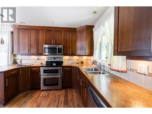 6393 Sunshine  Drive, Nelson, BC - Indoor Photo Showing Kitchen With Double Sink