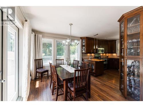 6393 Sunshine  Drive, Nelson, BC - Indoor Photo Showing Dining Room