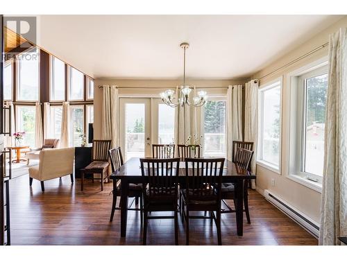 6393 Sunshine  Drive, Nelson, BC - Indoor Photo Showing Dining Room