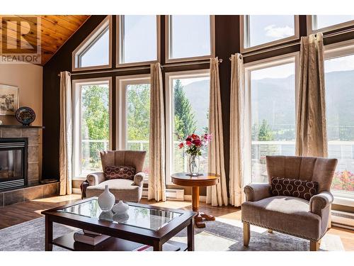 6393 Sunshine  Drive, Nelson, BC - Indoor Photo Showing Living Room With Fireplace