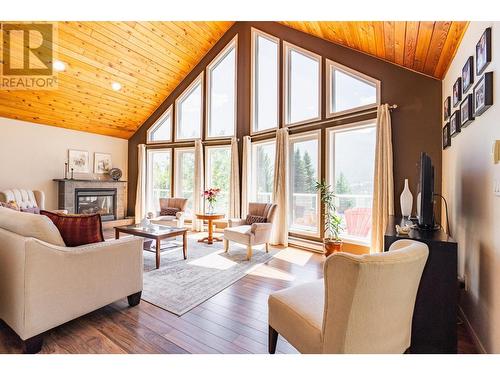 6393 Sunshine  Drive, Nelson, BC - Indoor Photo Showing Living Room With Fireplace