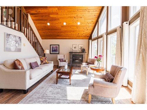 6393 Sunshine  Drive, Nelson, BC - Indoor Photo Showing Living Room With Fireplace