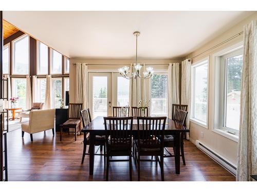 6393 Sunshine Drive, Nelson, BC - Indoor Photo Showing Dining Room