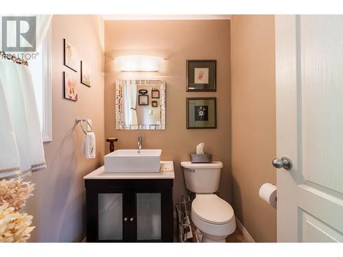 6393 Sunshine  Drive, Nelson, BC - Indoor Photo Showing Bathroom